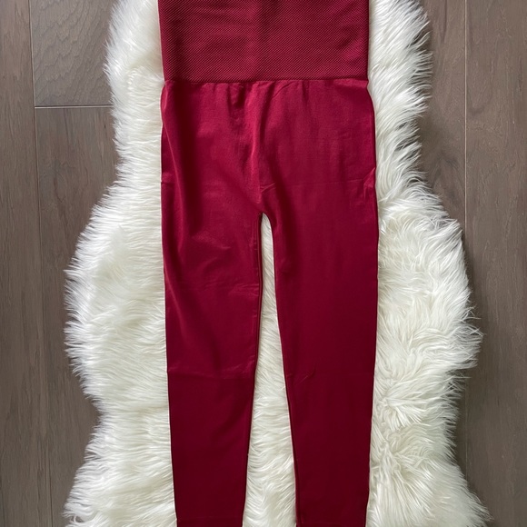 High Waist Women’s Seamless Capri Cabernet - Picture 3 of 10